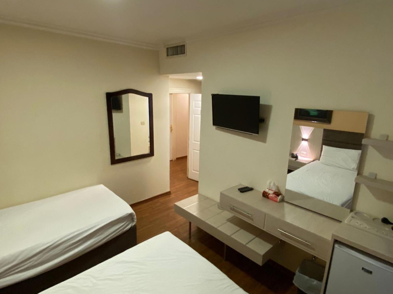 Rozana Hotel Amman Exterior photo